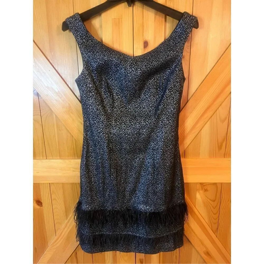 Laundry by Shelli Segal black/silver knee length sheath dress size 2 (3782)